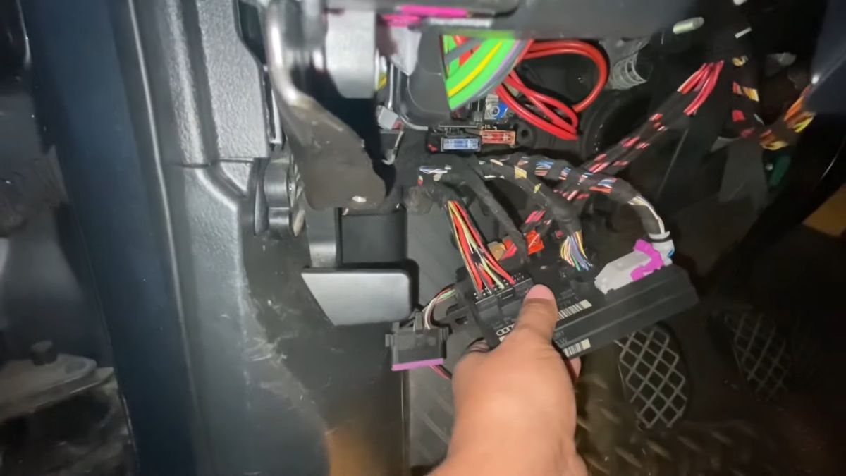 BCM(Gövde Kontrol Ünitesi)